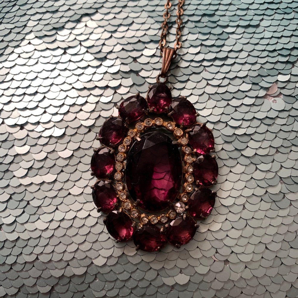 Beautiful vintage necklace with purple stones.